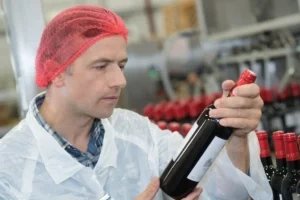 label-inspection-after-filling-wine-300x200 (1)